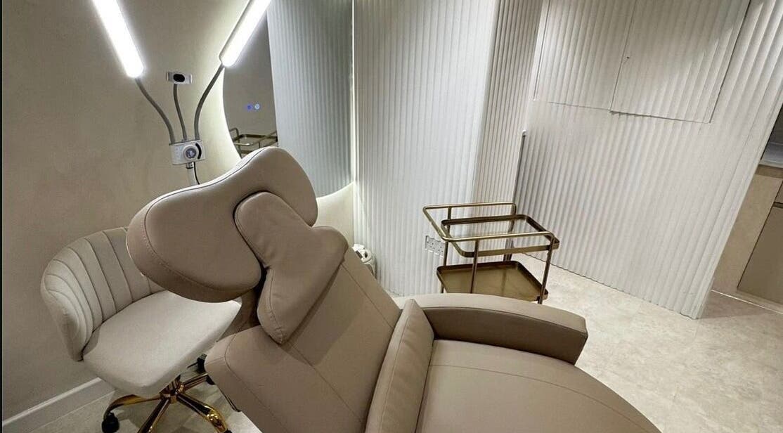 Relaxing treatment room at ELLUMÉ SKIN @ TONES HEMEL in Hemel Hempstead, England, GB with a plush chair and soft lighting.