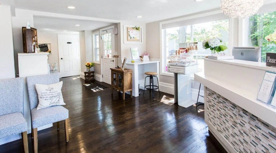 Bright, welcoming reception area at CC the NP @ Lindsay Taylor Spatique in Westborough, Massachusetts, US.