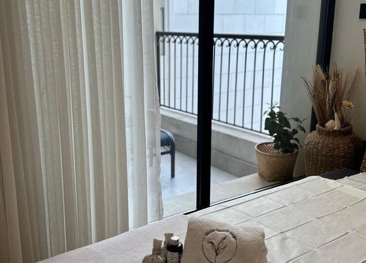 Serene spa room with massage bed in Baan Sabai, Riyadh, Riyadh Province, SA, featuring natural decor.