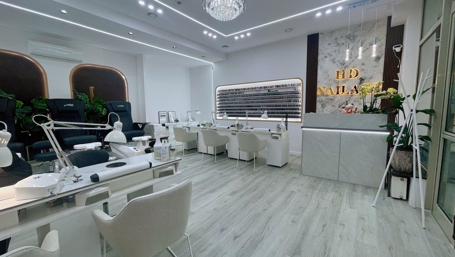 Không gian HD NAIL ART rộng rãi tại Warszawa, Województwo Mazowieckie, PL với thiết kế sang trọng.