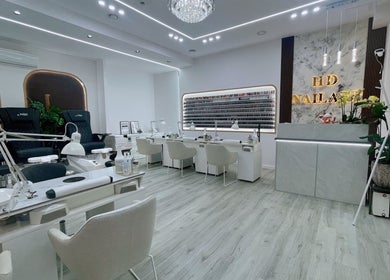 Không gian HD NAIL ART rộng rãi tại Warszawa, Województwo Mazowieckie, PL với thiết kế sang trọng.