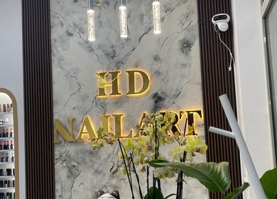 Biển hiệu HD NAIL ART sang trọng tại Warszawa, Województwo Mazowieckie, PL.