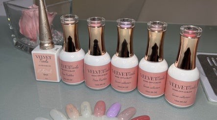 Collection de vernis Velvet Nails à La Fee Métissée, Huningue, Grand Est, FR.
