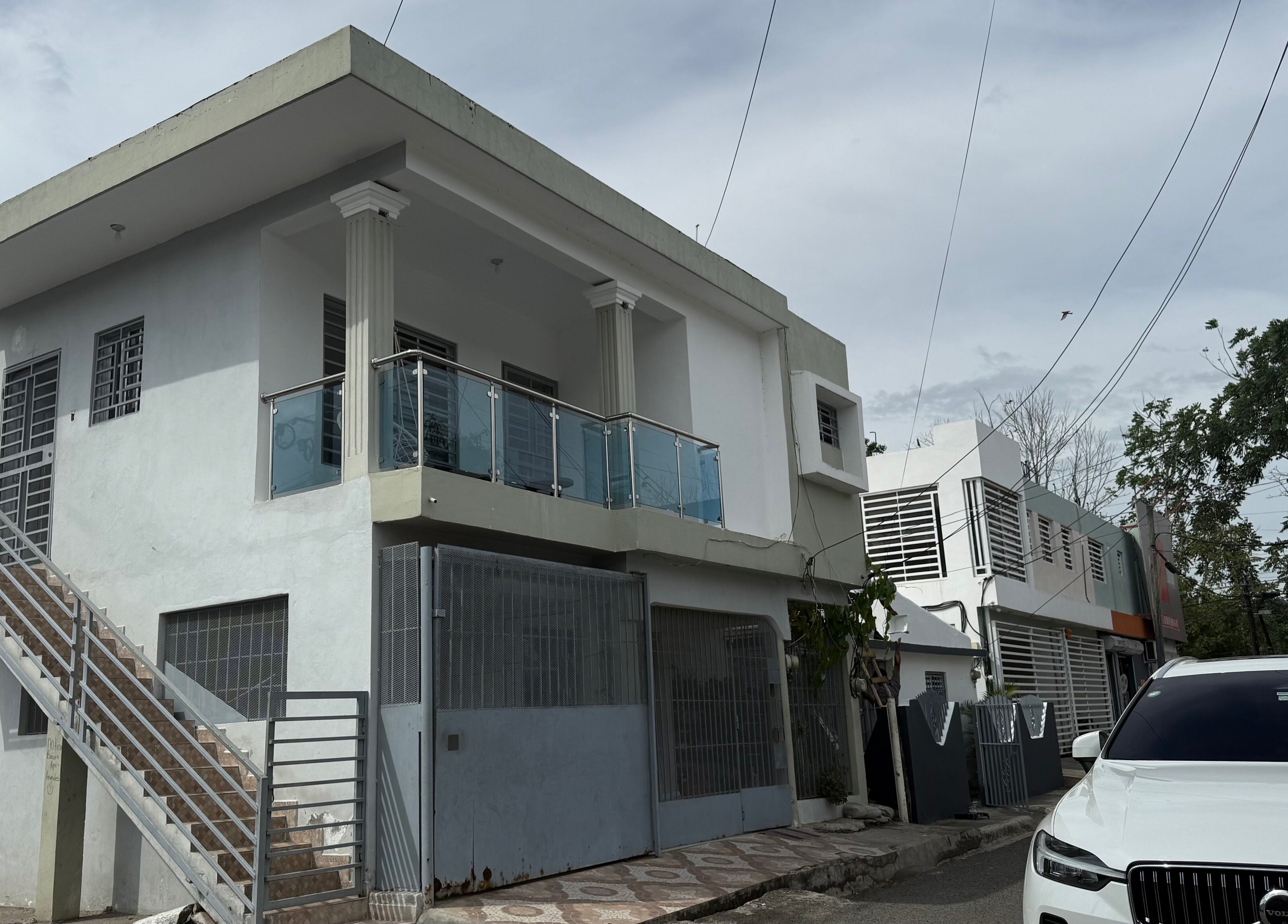 Exterior view of Mariaglam Studio in Bonao, Monseñor Nouel, DO, showcasing modern architecture and sleek design.