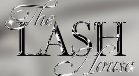 Λογότυπο του The Lash House στο Βύρωνα, GR με κομψό μεταλλικό σχέδιο.