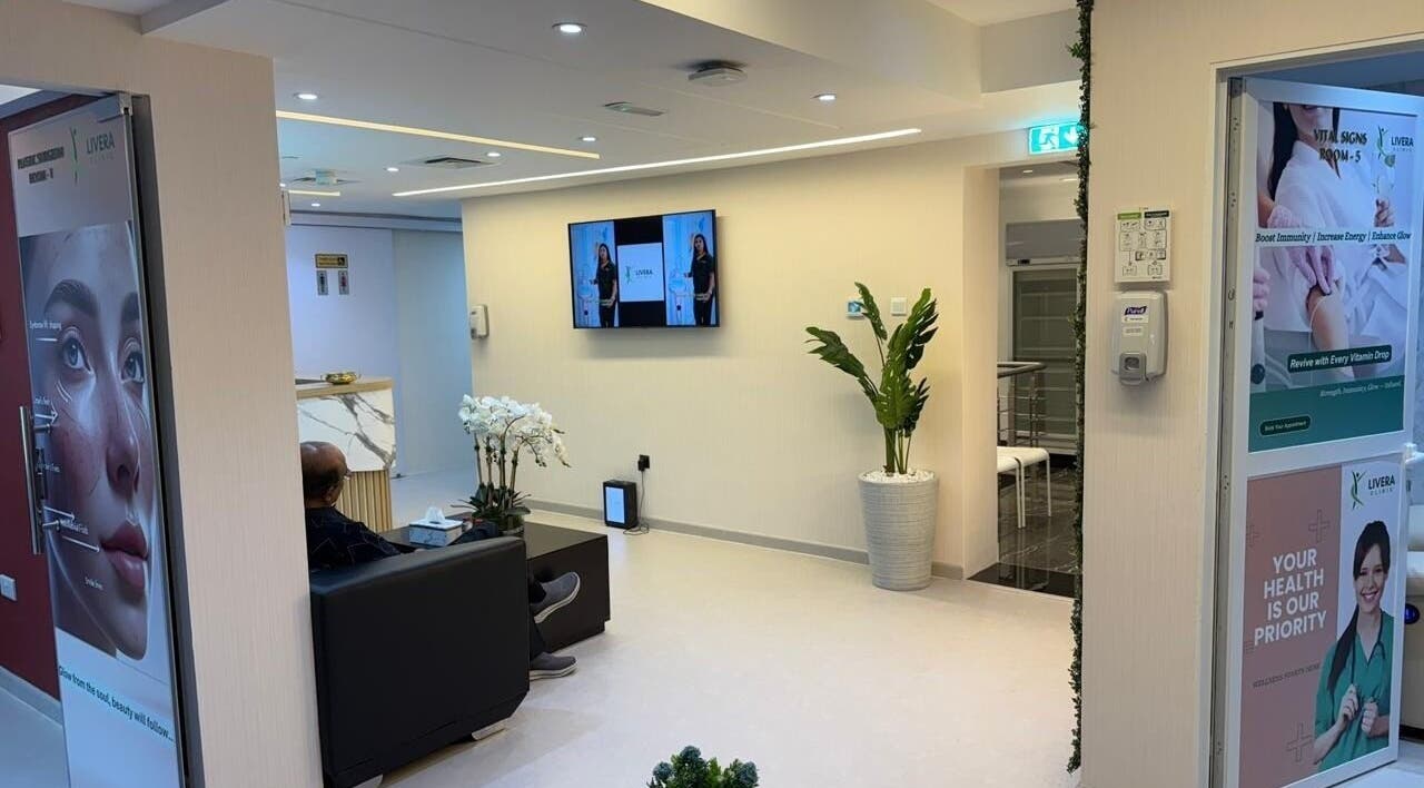 Modern lounge area of Livera Aesthetic Clinic in Dubai, AE, featuring comfortable seating and decor.