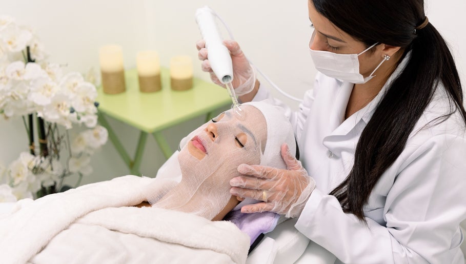 Aesthetician performing a facial treatment at Fran Bonfim Aesthetics in Margate, Florida, US.