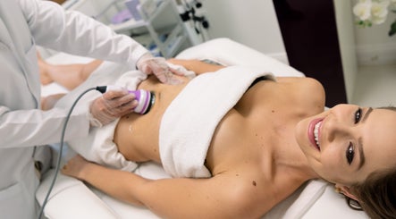 Client enjoys relaxing body treatment at Fran Bonfim Aesthetics in Margate, Florida, US.