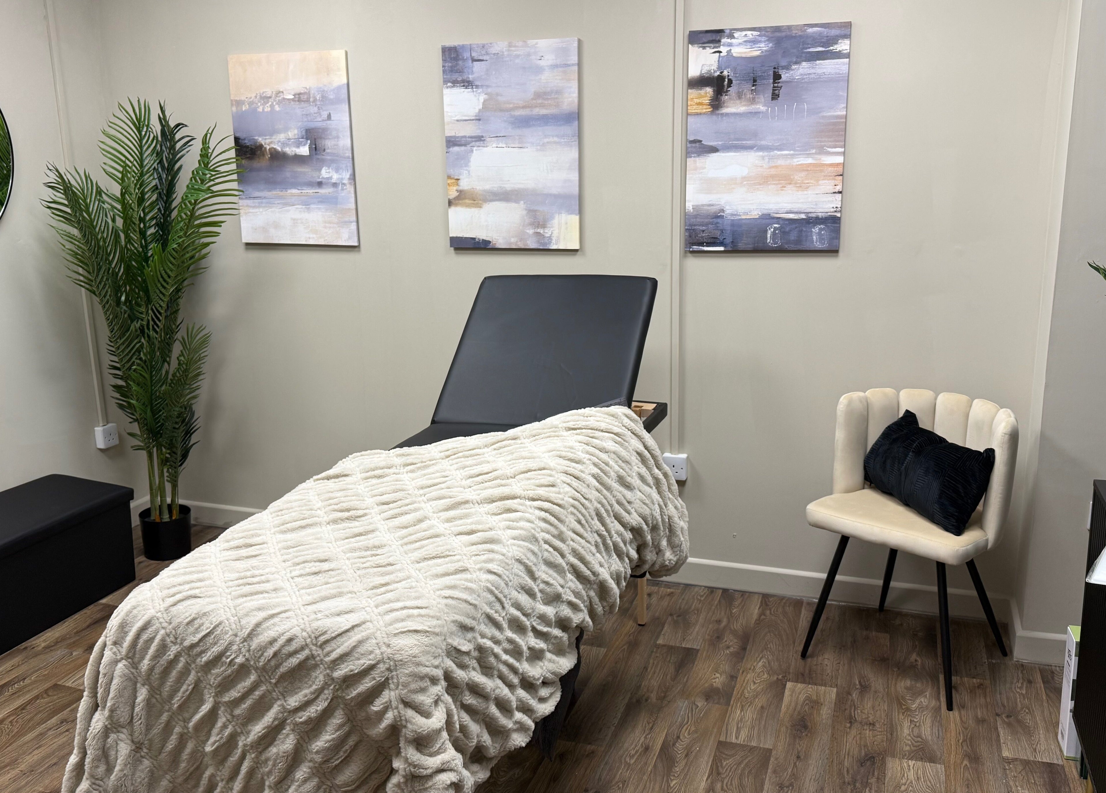 Relaxing therapy room at Pearls of Beauty, Hastings, England, GB, with soothing decor and plush treatment bed.
