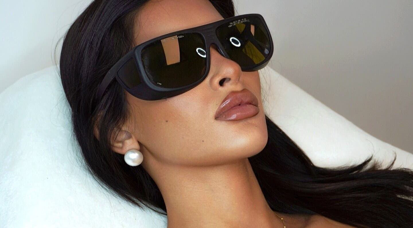 Client with protective eyewear enjoying a treatment at Vivacci Skin in Montréal, Québec, CA.