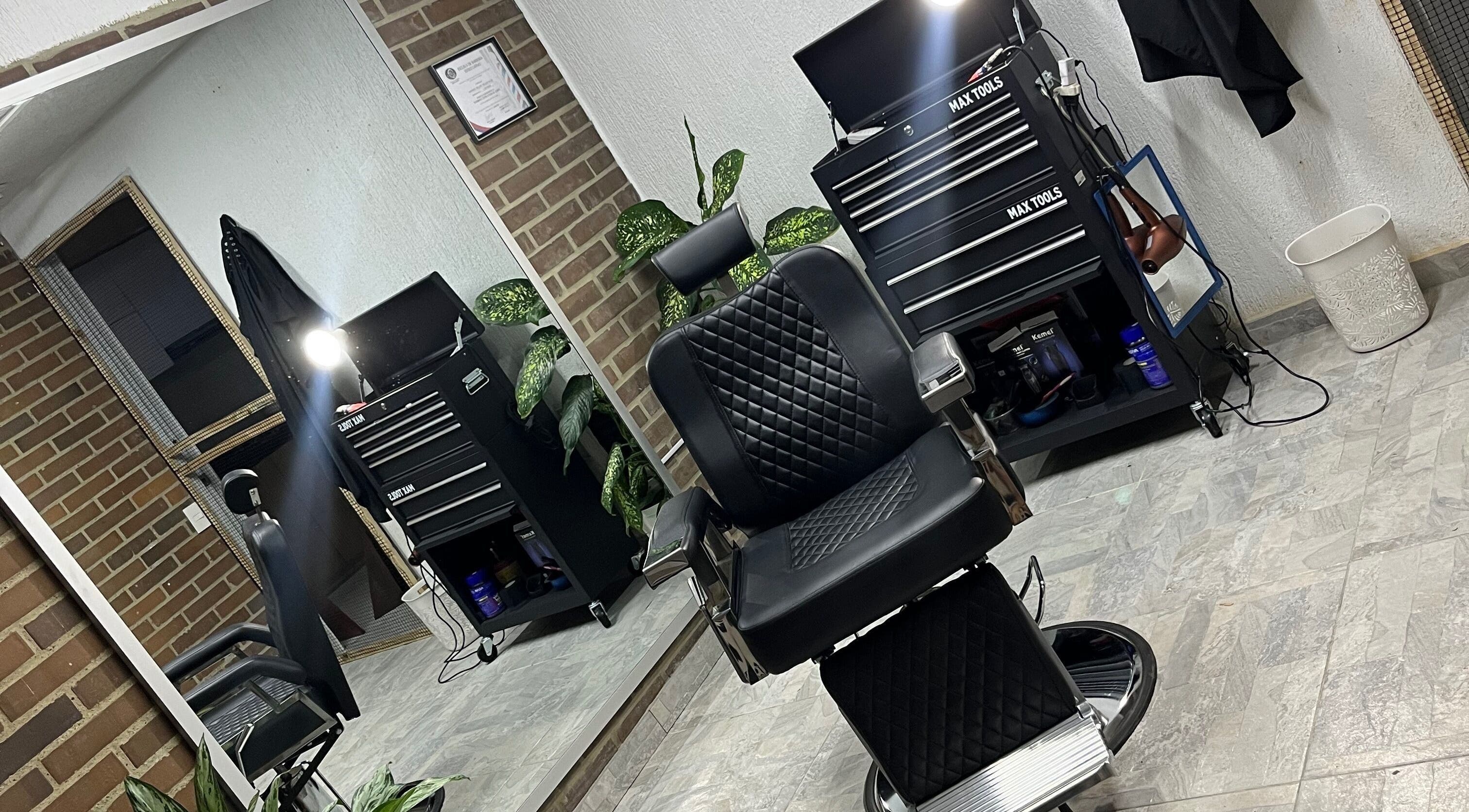 Silla de barbero en ANDRUIZ ESTUDIO, Jamundi, Valle Del Cauca, CO. Ambiente moderno y acogedor.