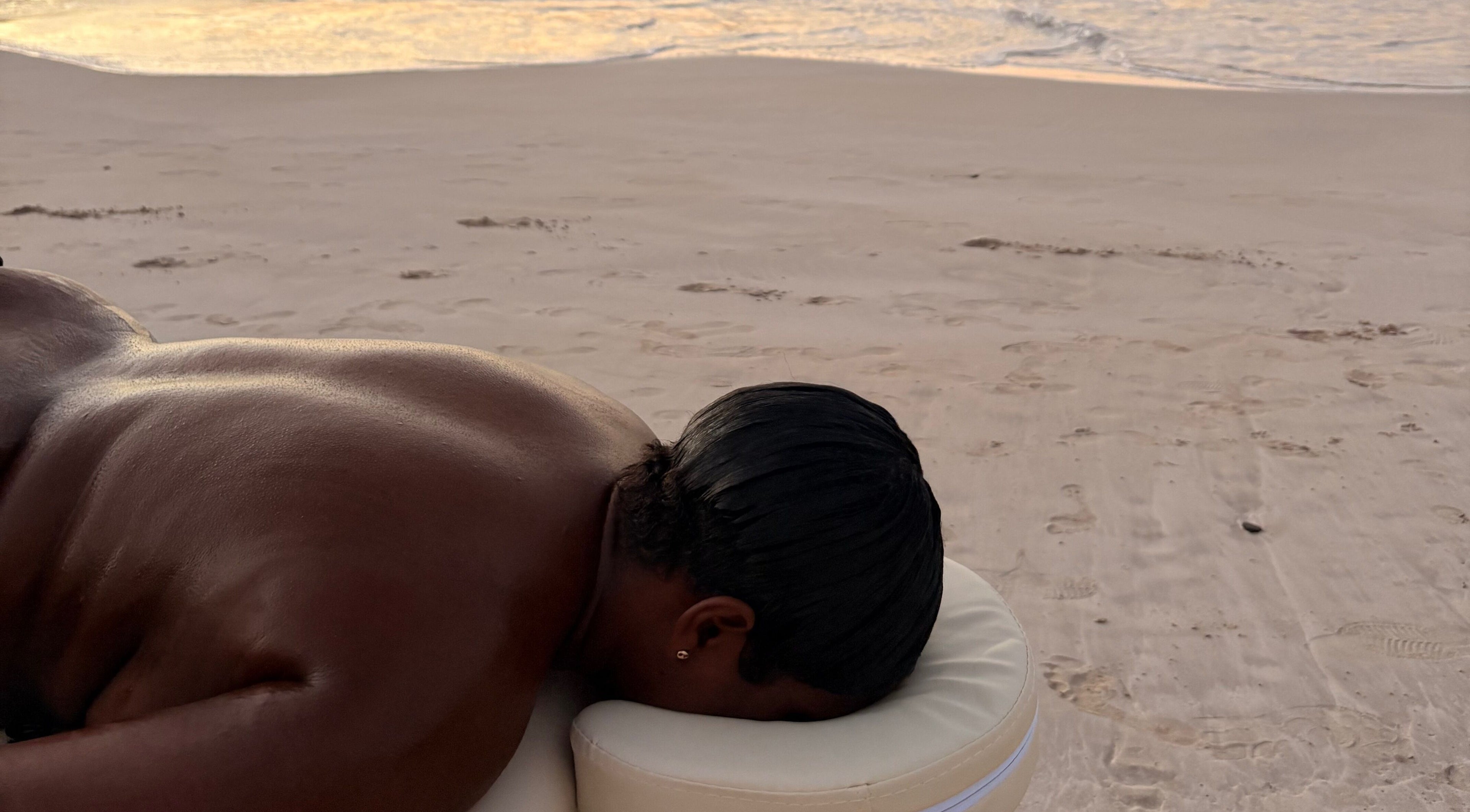 Relaxing beach massage at Theglamfactorysx/Thehealing haven in Marigot, MF, with a serene ocean backdrop.