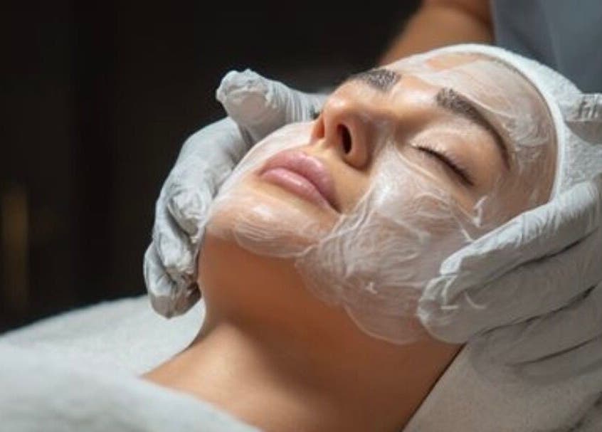 Facial treatment at Estética Bambú in Salto, Departamento De Salto, UY, promoting skin rejuvenation.