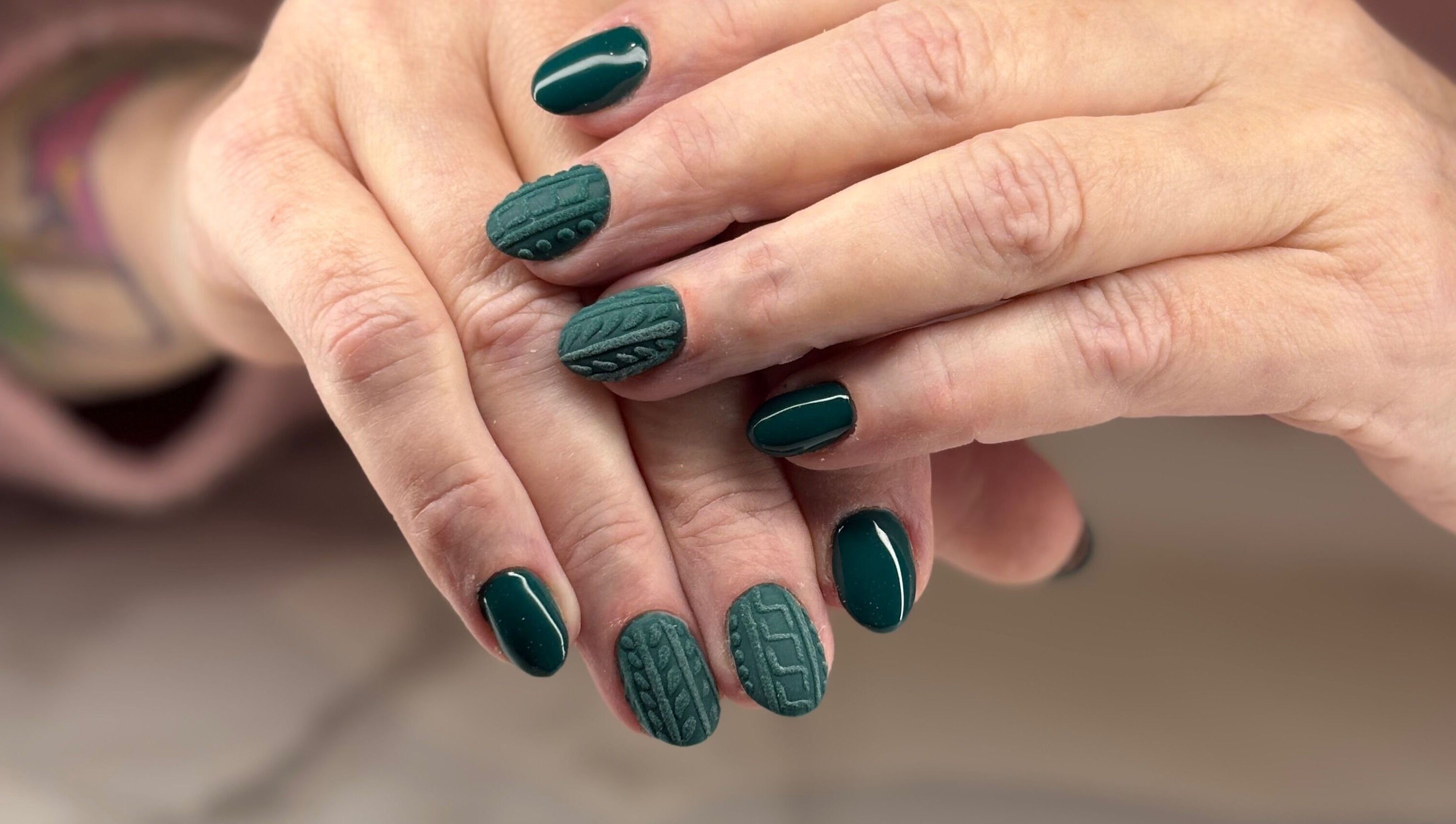 Nail art vert foncé à Majestic Hair & Nails - Nails by Ali, Saint-josse-ten-noode, Bruxelles, BE.