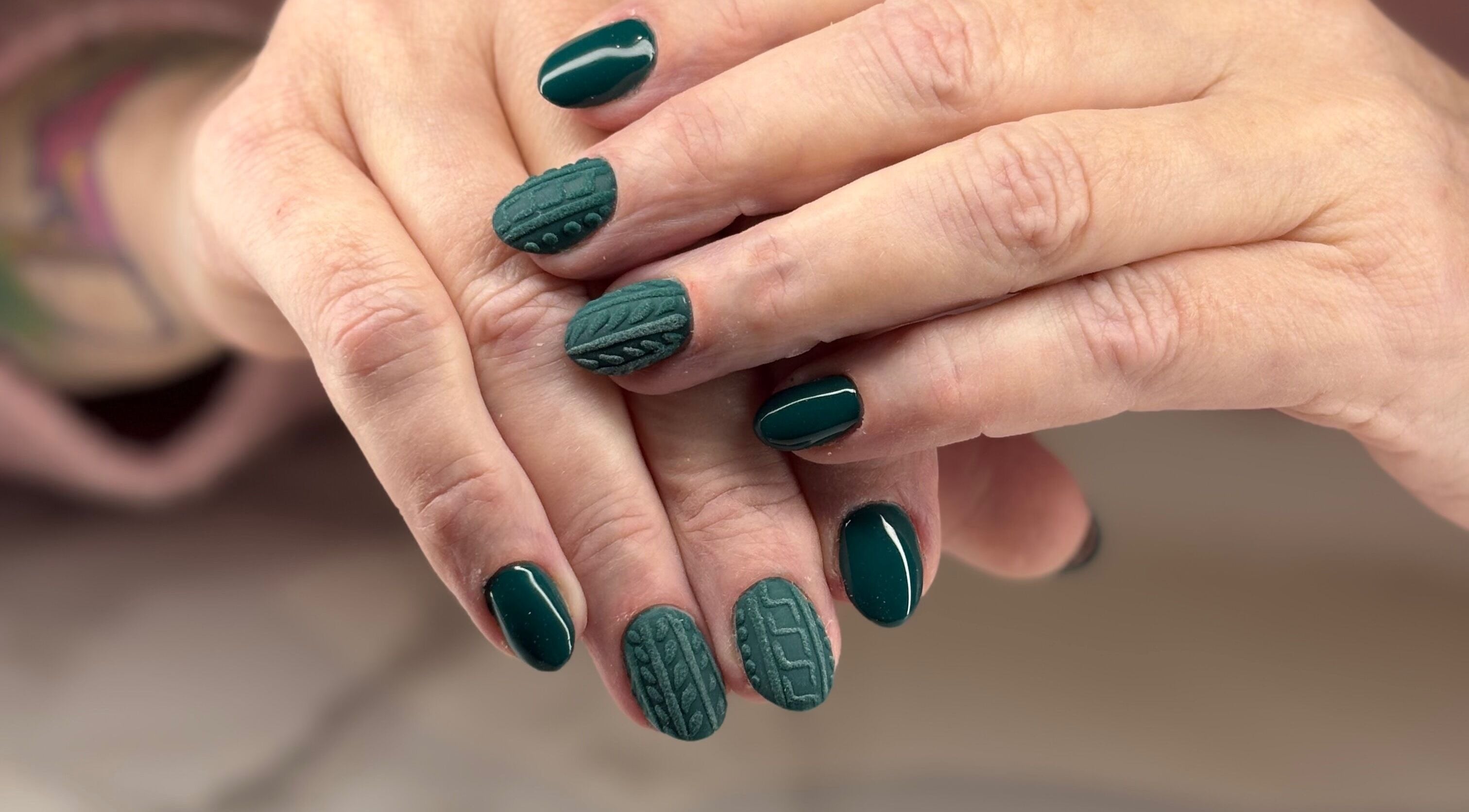 Nail art vert foncé à Majestic Hair & Nails - Nails by Ali, Saint-josse-ten-noode, Bruxelles, BE.