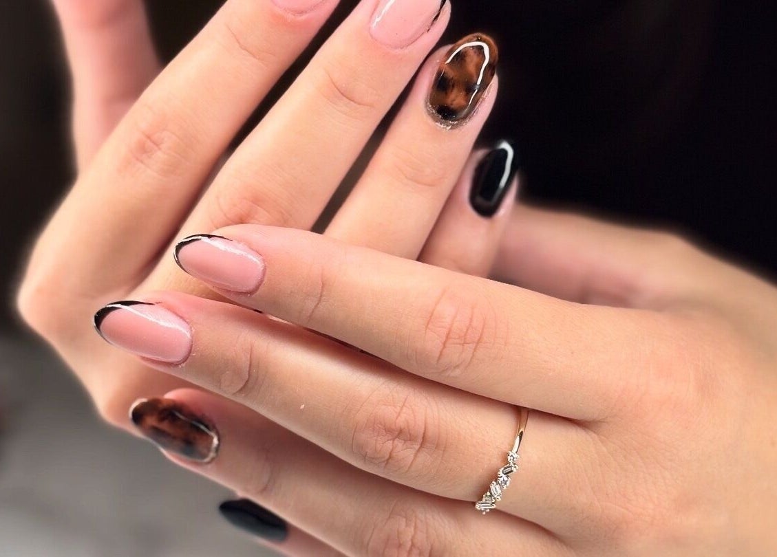 Manucure élégante chez Majestic Hair & Nails - Nails by Ali, Saint-josse-ten-noode, Bruxelles, BE.