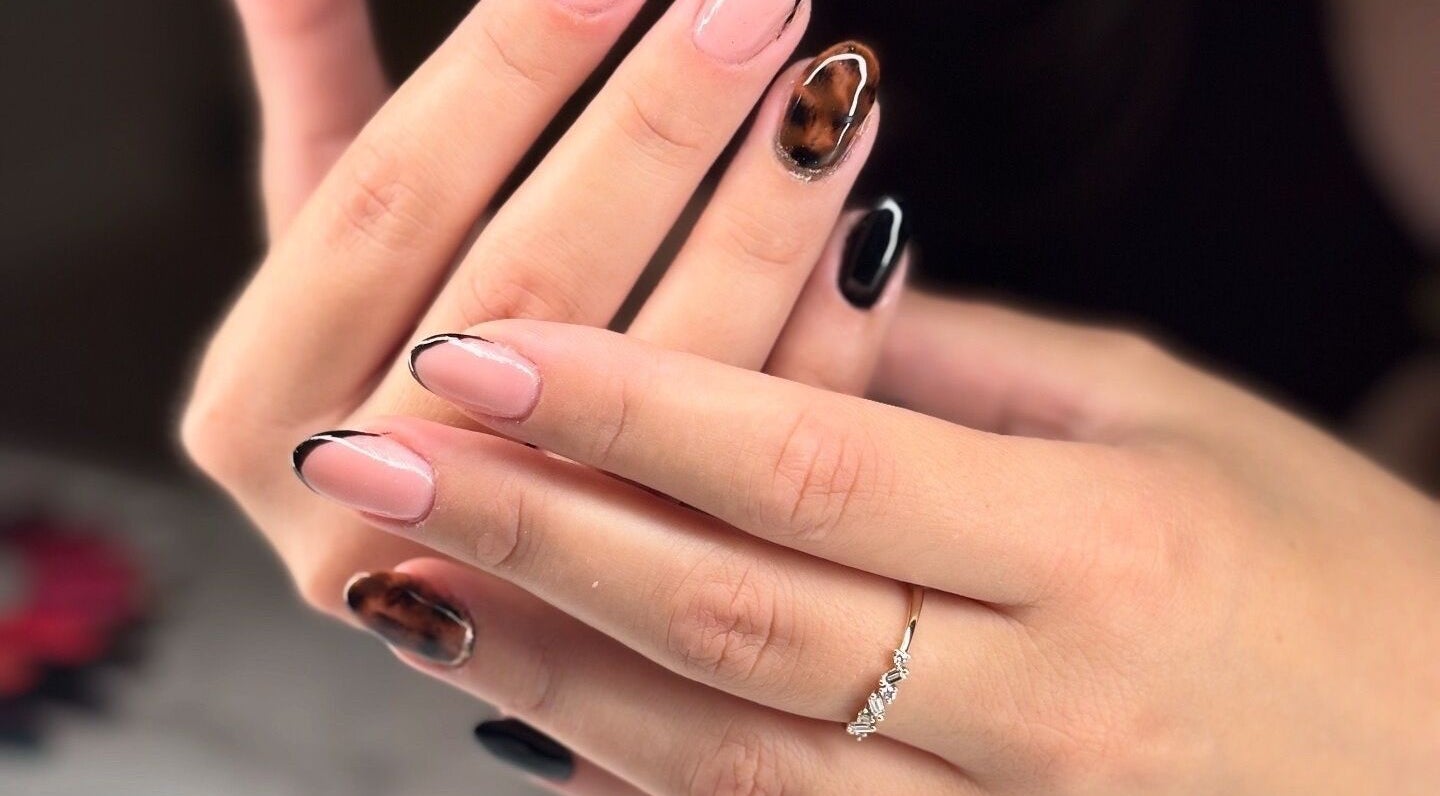 Manucure élégante chez Majestic Hair & Nails - Nails by Ali, Saint-josse-ten-noode, Bruxelles, BE.