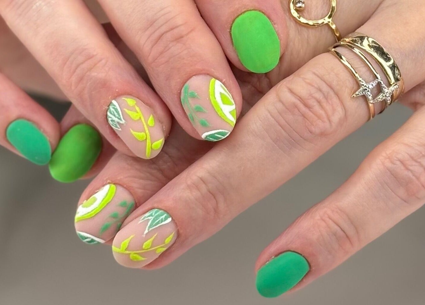 Nail art vert vif à Majestic Hair & Nails - Nails by Ali, Saint-josse-ten-noode, Bruxelles, BE.