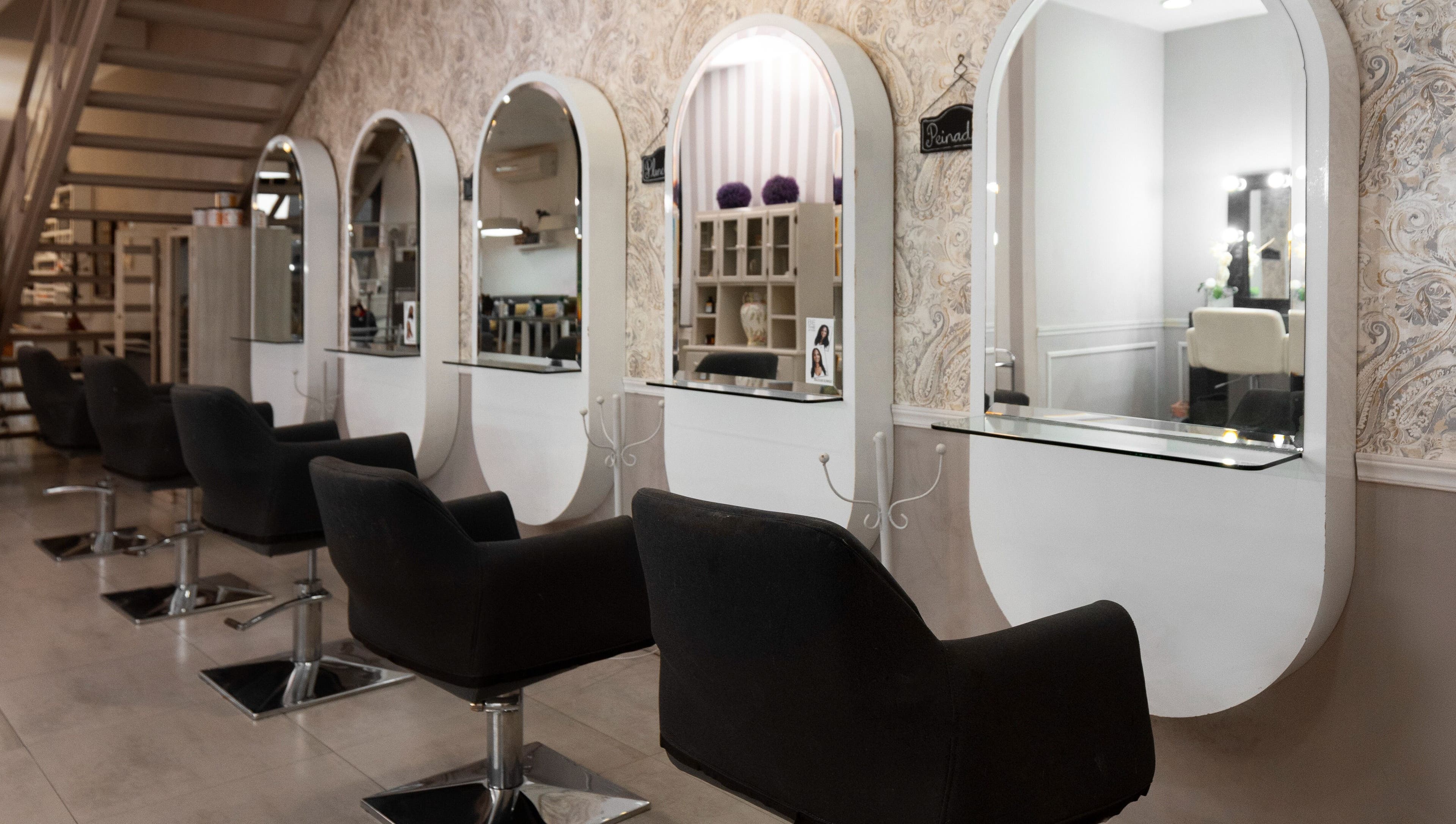 Stylish salon interior with mirror stations at Insyra Salon, Ahmedabad, Gujarat, IN, showcasing elegance.