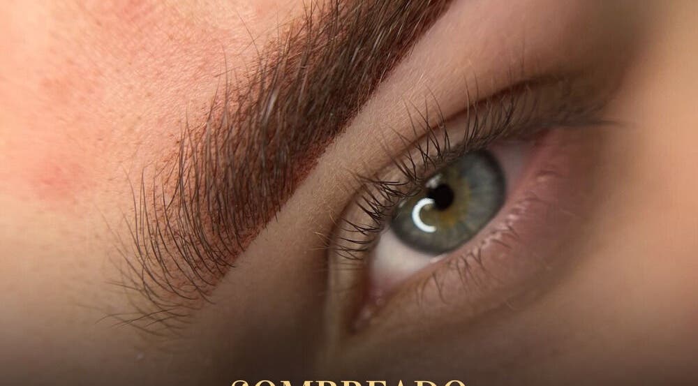 Primer plano de ceja micropigmentada en Diego Rodriguez | Maquillaje Permanente, San Vicente, San José, CR.