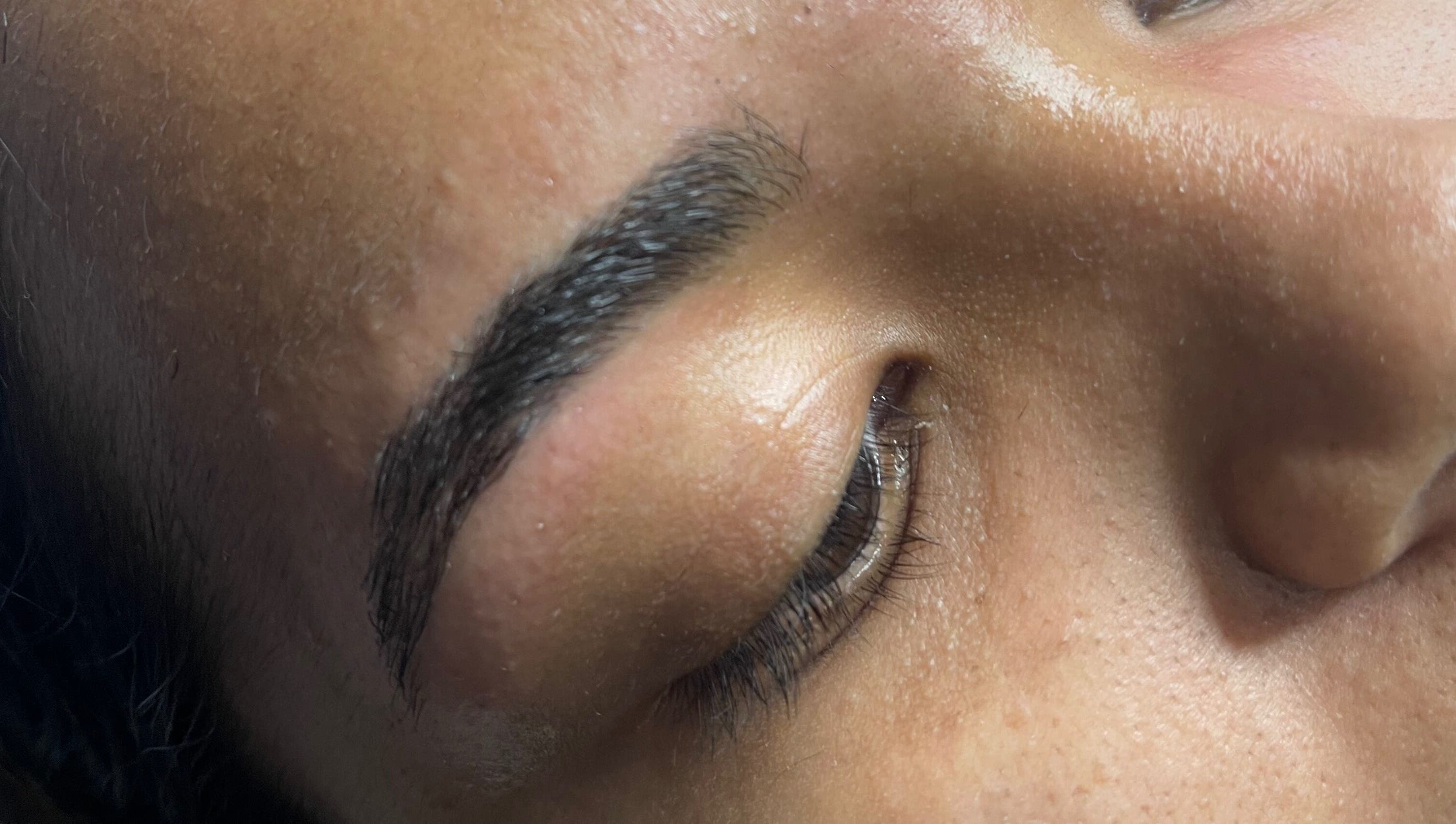 Expertly shaped eyebrows at Graceful Glow by C in Paramaribo, Paramaribo, SR showcasing refined beauty.