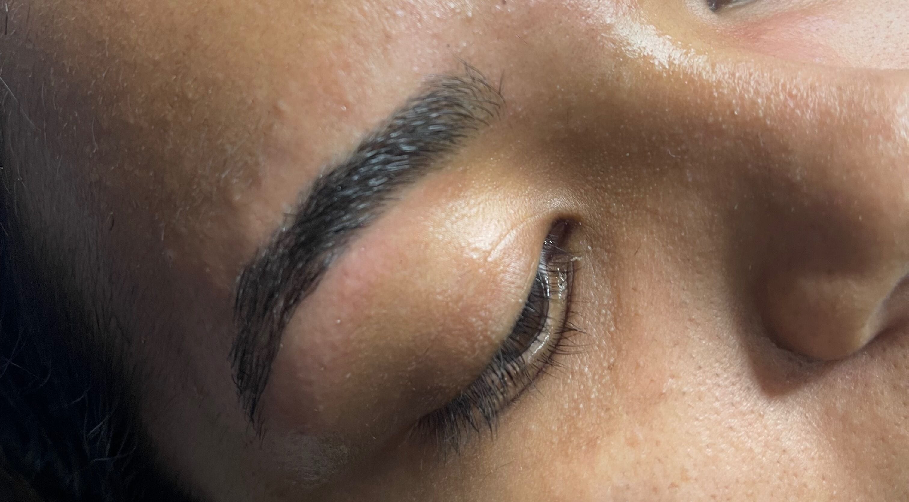 Expertly shaped eyebrows at Graceful Glow by C in Paramaribo, Paramaribo, SR showcasing refined beauty.