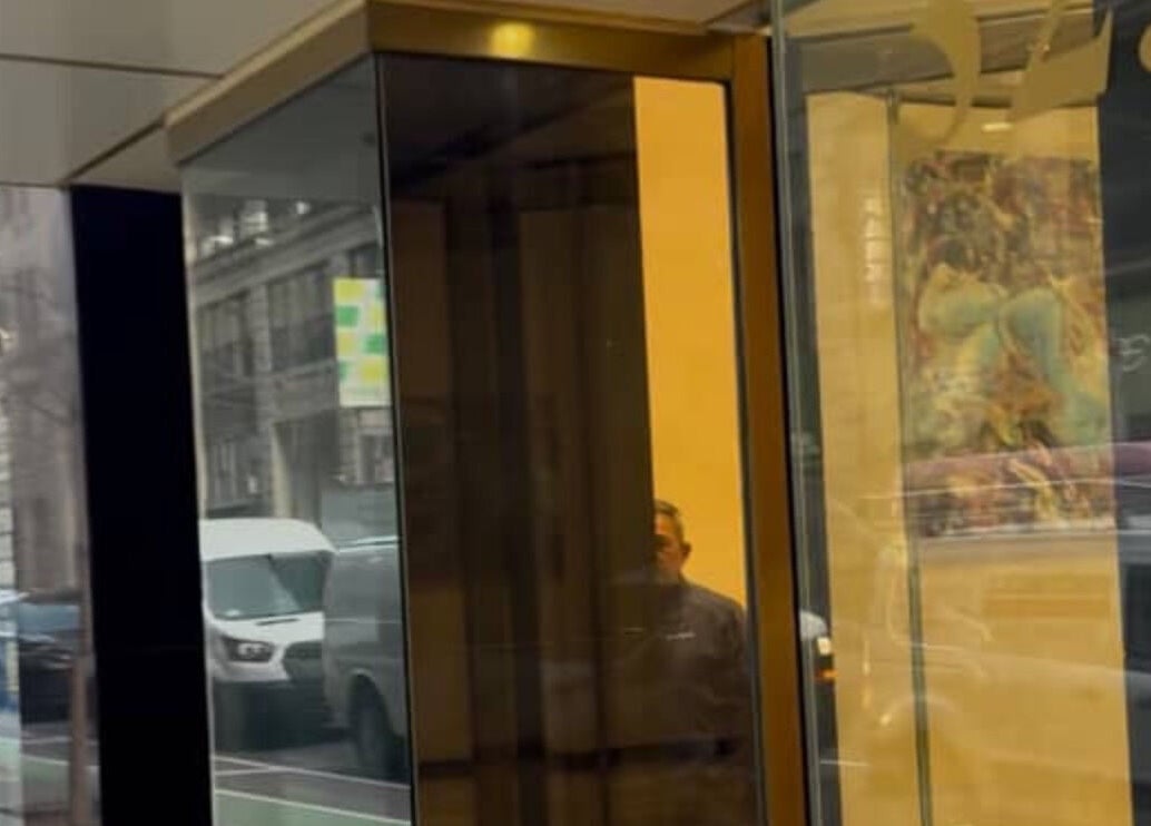 Элегантный вход в AB Russian Nails, Нью-Йорк, США.