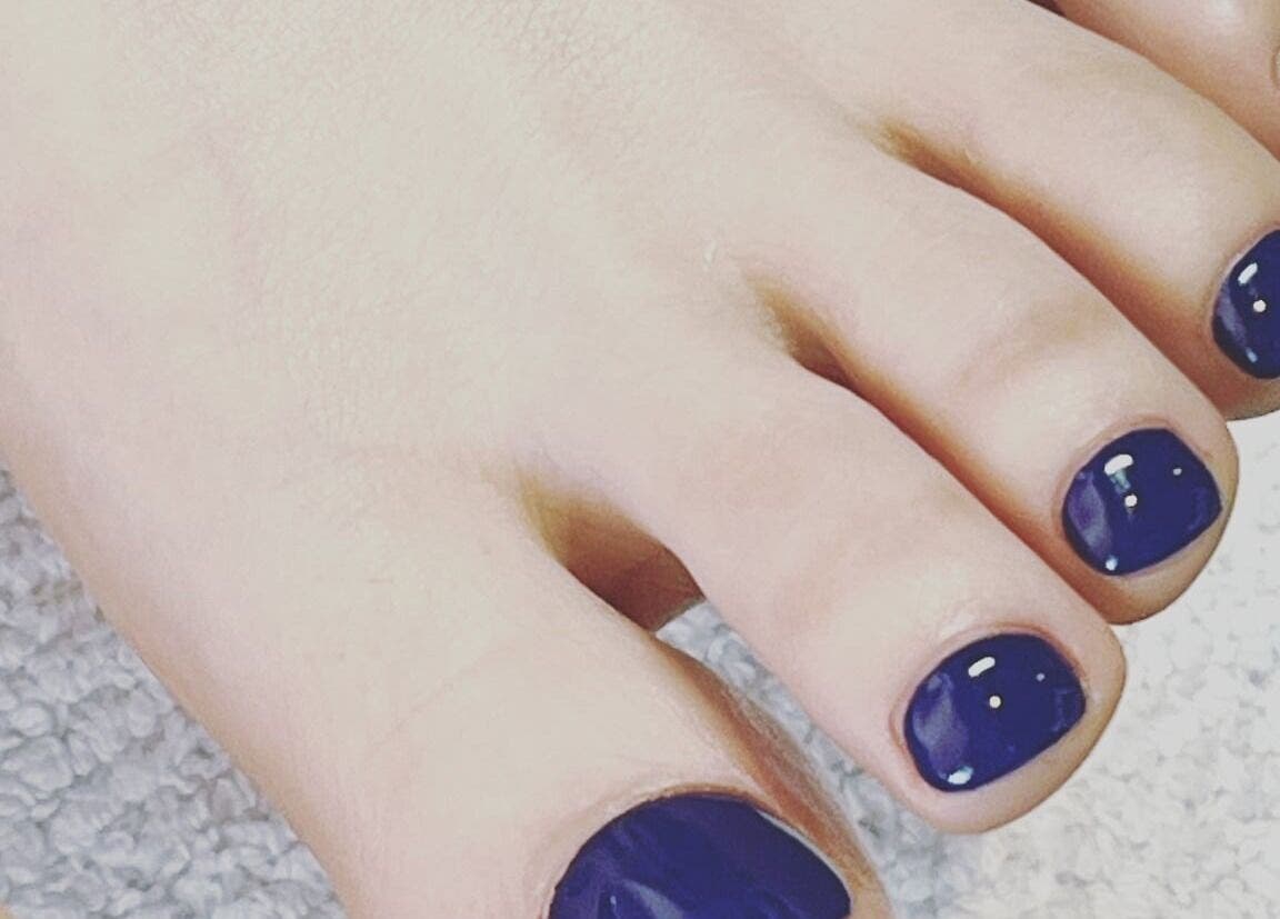 Elegant navy pedicure at juju beauty studio in Auckland, NZ, showcasing detailed nail artistry and care.