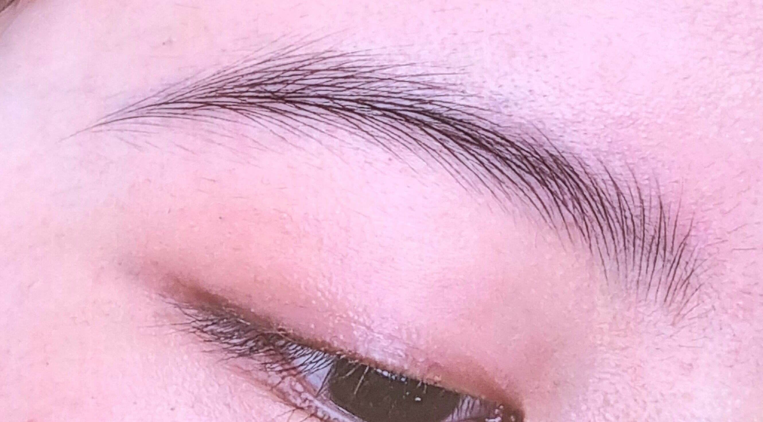 Expert eyebrow shaping at JuJu beauty studio, Auckland, NZ for stunning results.