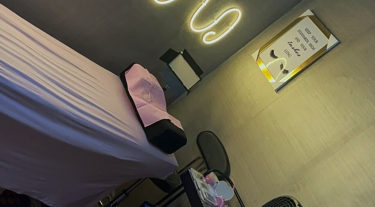 Cozy lash room at Getlashedby_d.a in Lagos, Lagos, NG, featuring a treatment bed and stylish decor.