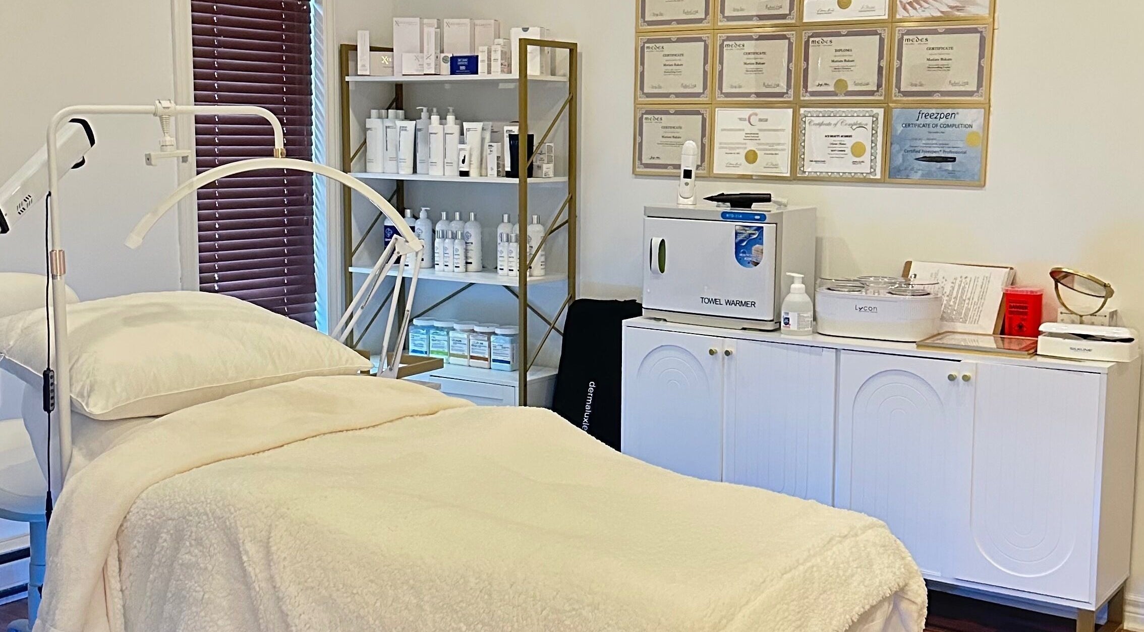 Tranquil treatment room at Mimi Medical Spa in Dieppe, New Brunswick, CA with cozy decor and spa equipment.