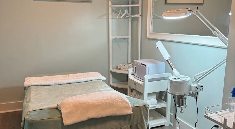 Peaceful therapy room at Relax Day Spa, New York, New York, US, featuring a cozy massage bed and soft lighting.