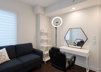 Modern beauty studio at ChicNsharp, Montréal, Québec, CA with sleek chair, vanity, and decor.