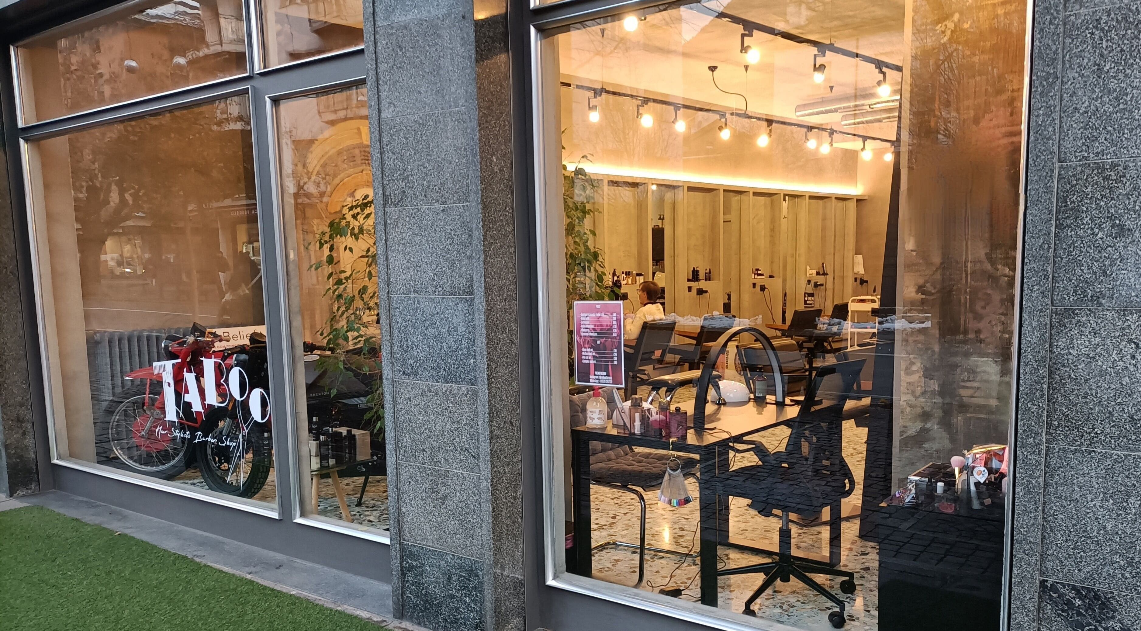 Esterno di Caterina Rinaldi Nail artist a Tirano, Lombardia, IT con interni eleganti e invitanti.