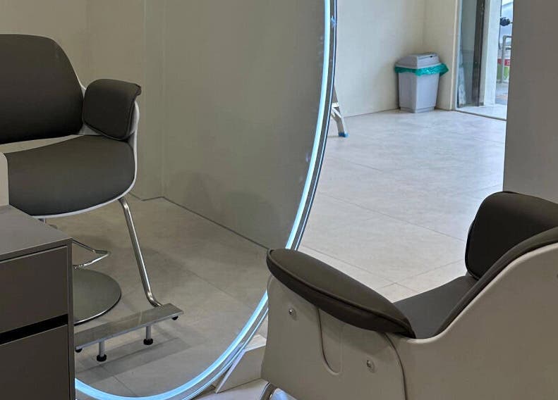 Chic salon chair and illuminated mirror at LILS SALON, Cyberjaya, Selangor, MY for premium beauty services.