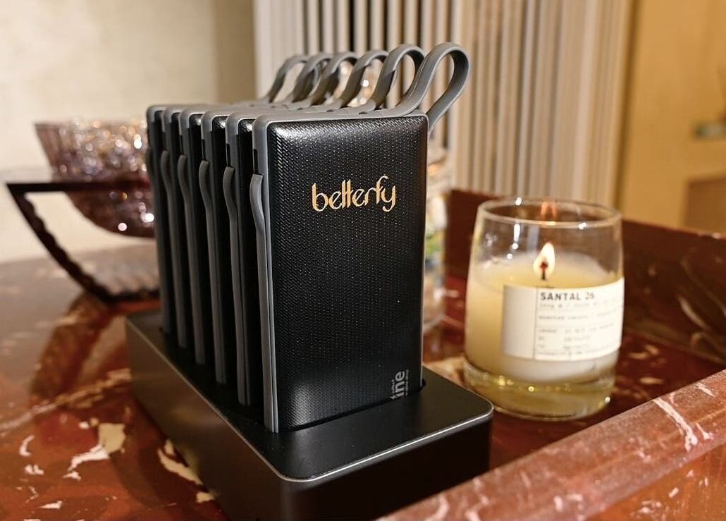 Betterfy's elegant power banks and candle at Riyadh, SA spa for relaxation.
