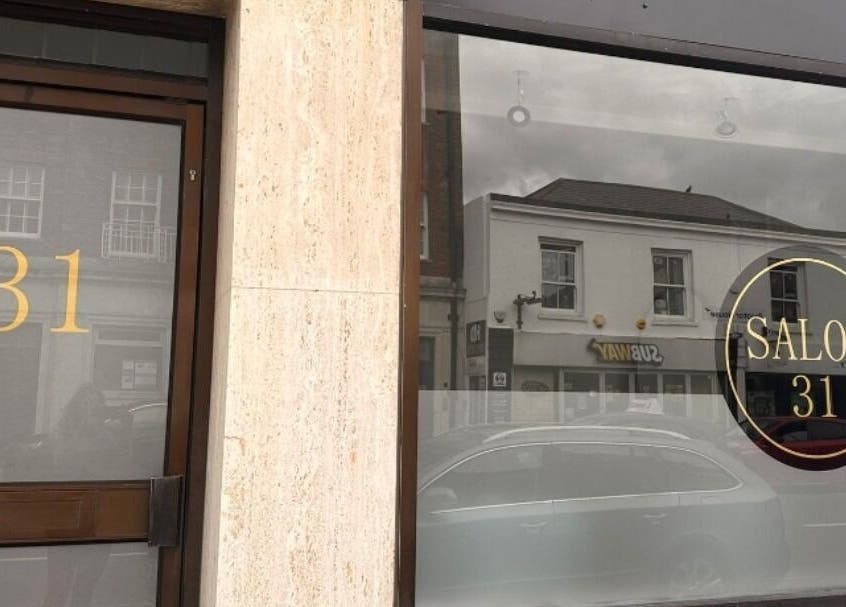 Front view of Salon31hairbyzoe with large windows in Shoreham-by-sea, England, GB.