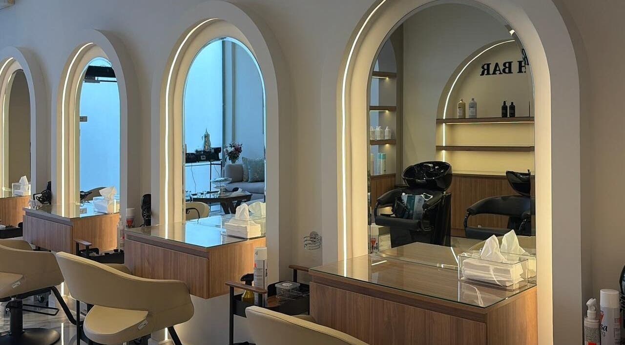 Sophisticated salon at Diamond Beauty | الماسة in Jeddah, Makkah Province, SA featuring modern styling stations.