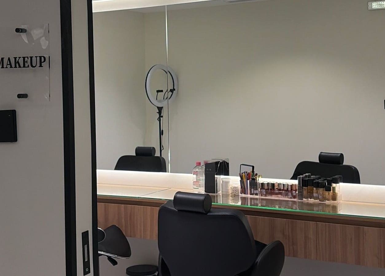 Diamond Beauty | الماسة in Jeddah offers a serene makeup room with chic seating and lighting.