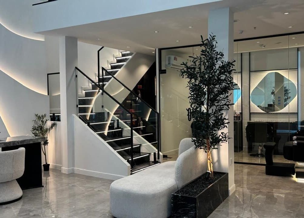 تصميم فخم في هدوء فخم | Luxury Spa، جدة، السعودية، يضم سلالم وأثاث مودرن