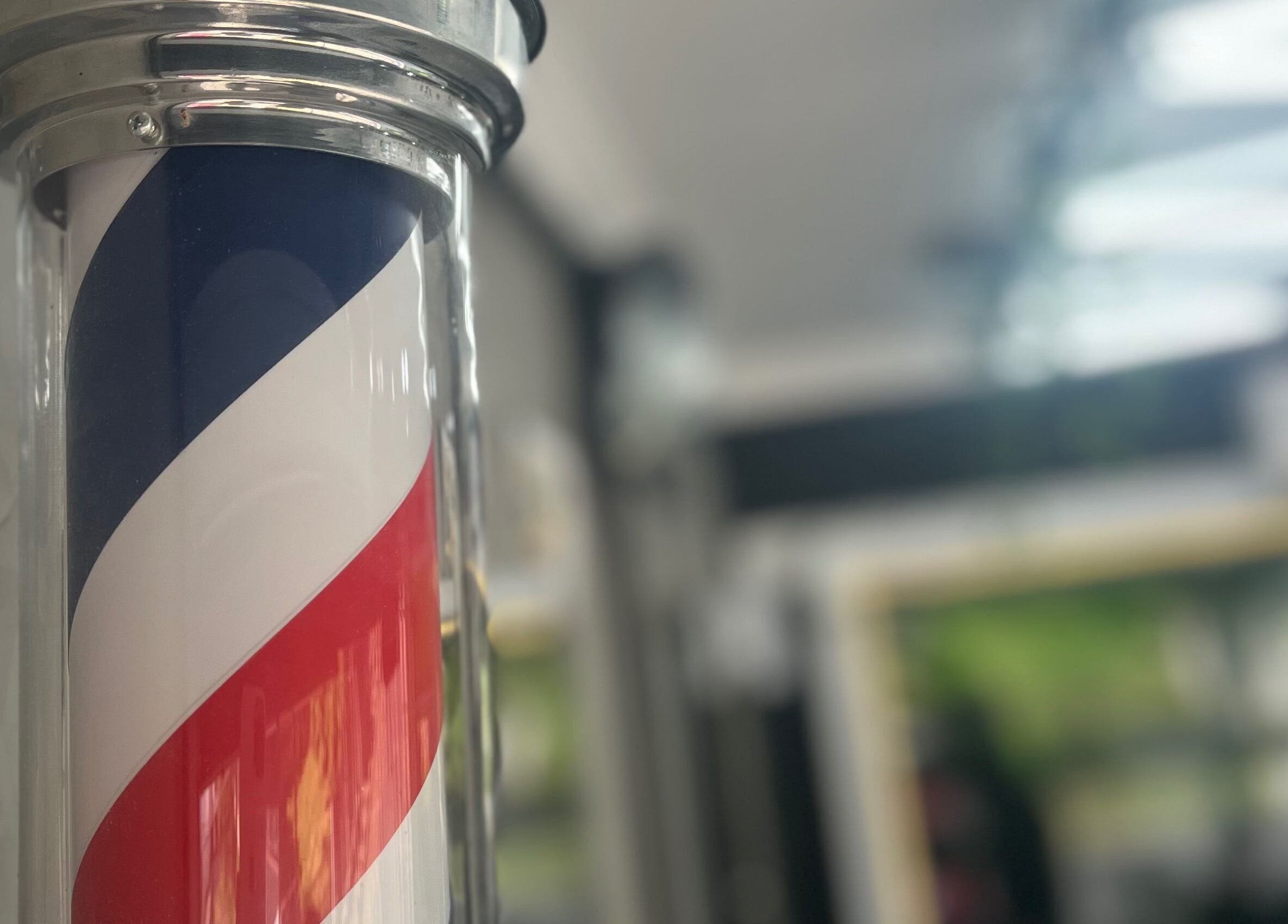 Polo de barbearia da Barbearia Davi em Santa Catarina, Santa Catarina, BR, representando tradição e estilo.