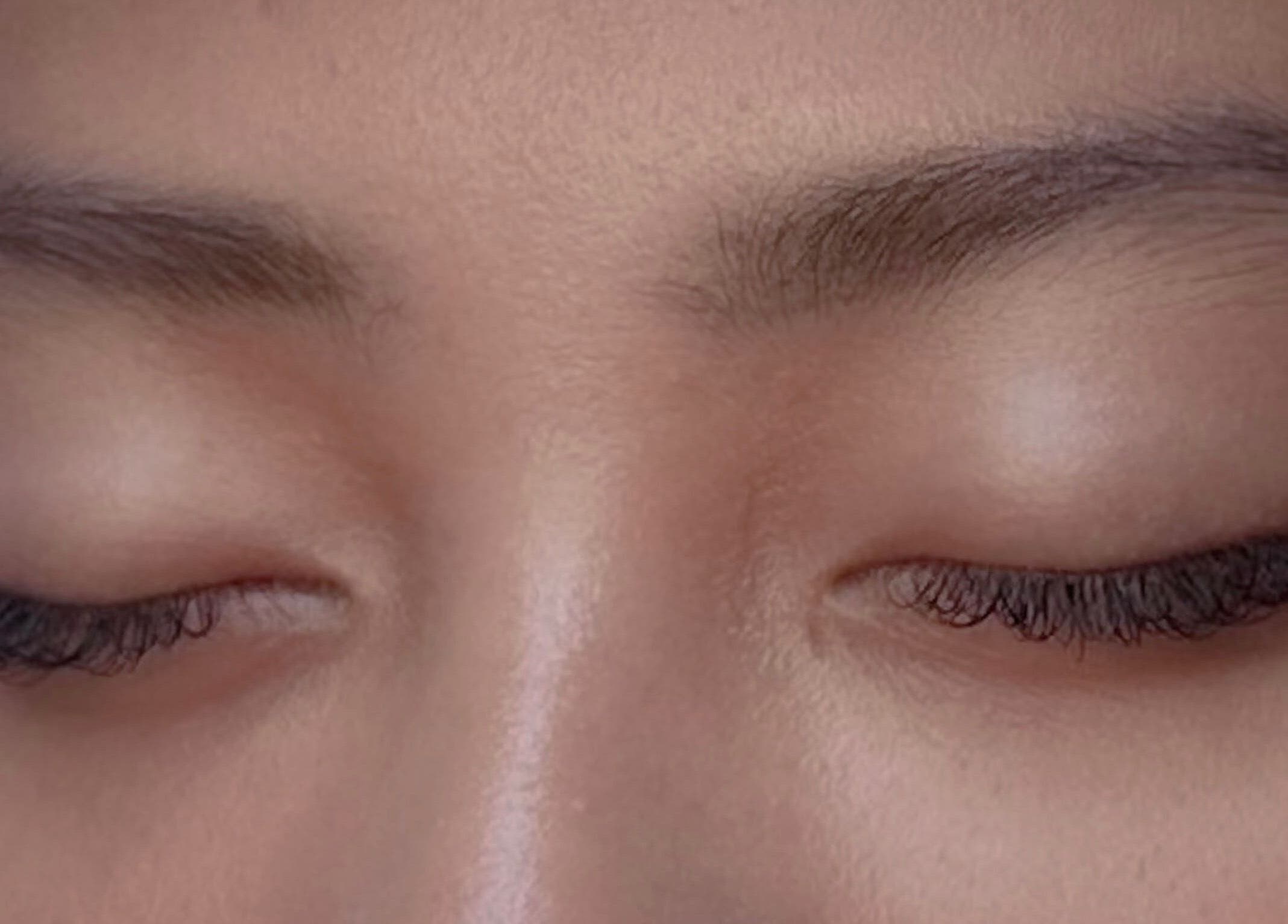 Close-up of expertly applied lashes by GandaWink Lashes-Filipina Lash Tech in Mississauga, Ontario, CA.