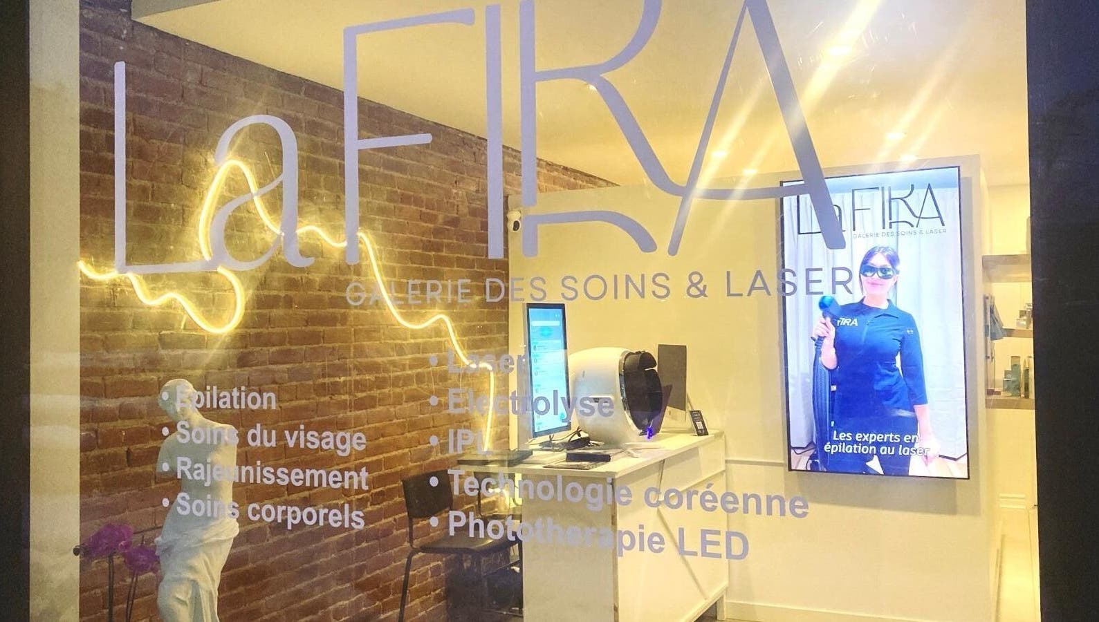 Exterior view of La FIRA Épilation Laser & IPL Montréal showcasing services in Montréal, Québec, CA.