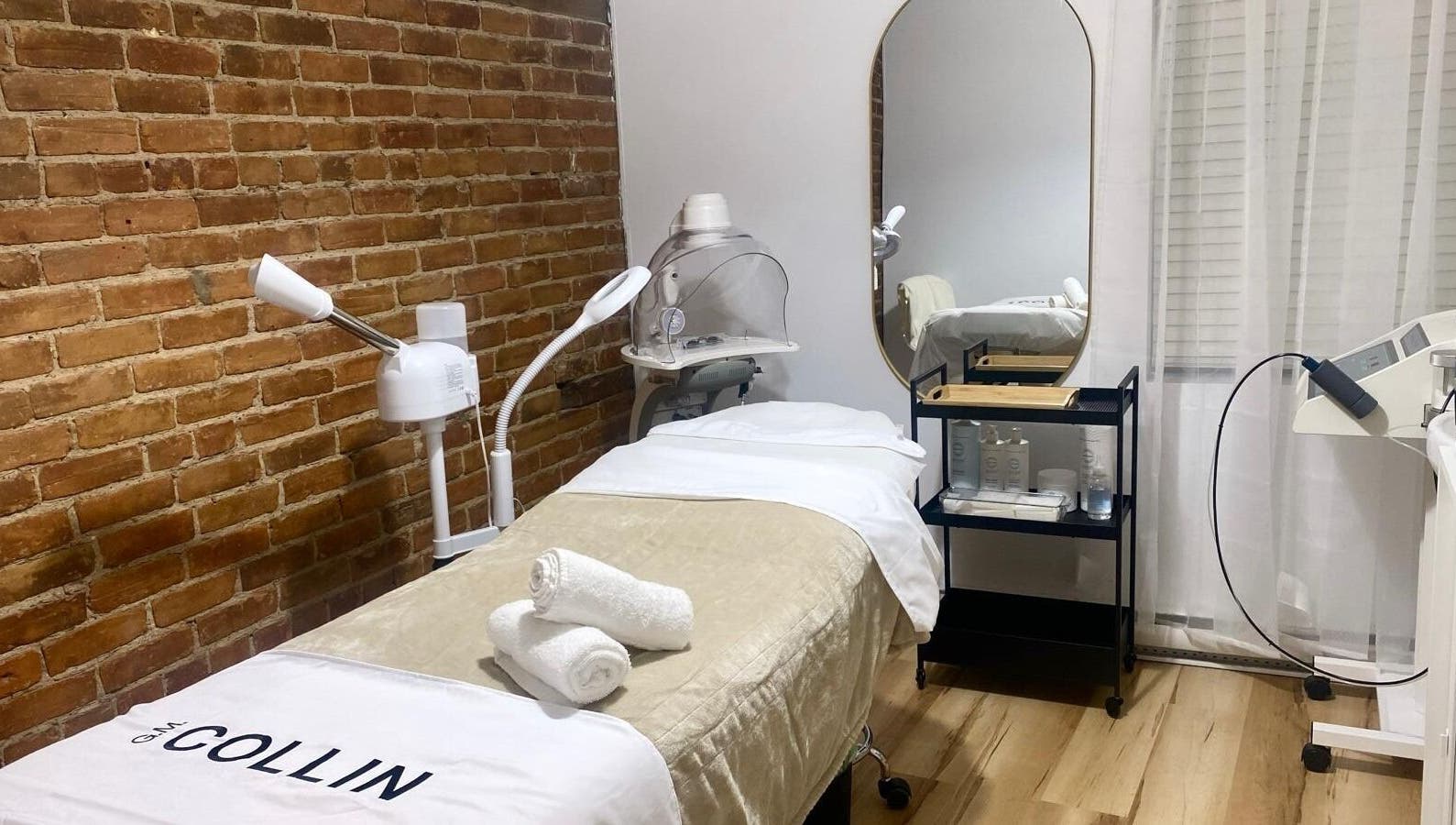 Elegant treatment room at La FIRA Épilation Laser & IPL Montréal, located in Montréal, Québec, CA.