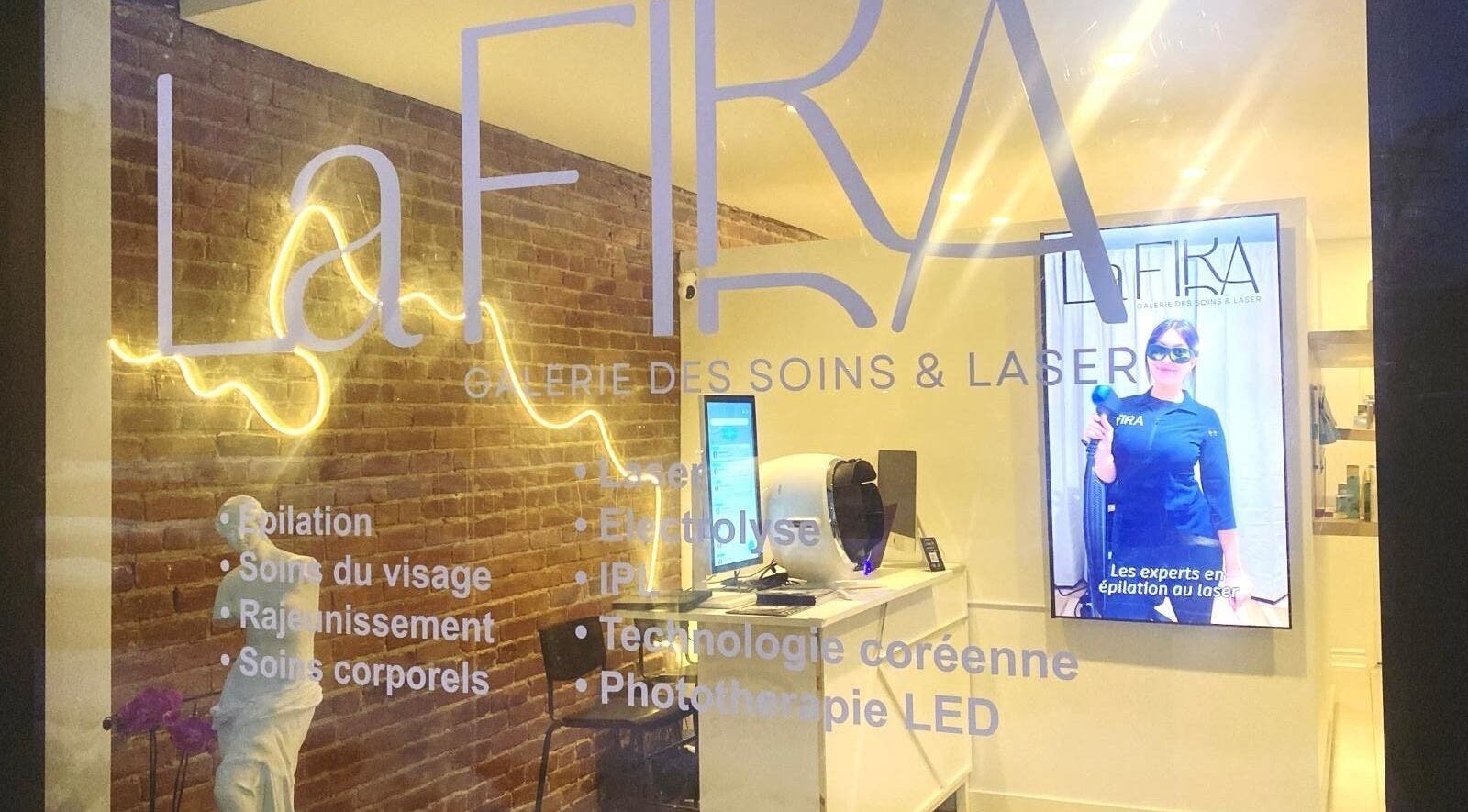 Front view of La FIRA Épilation Laser & IPL Montréal showcasing elegant interior in Montréal, Québec, CA.