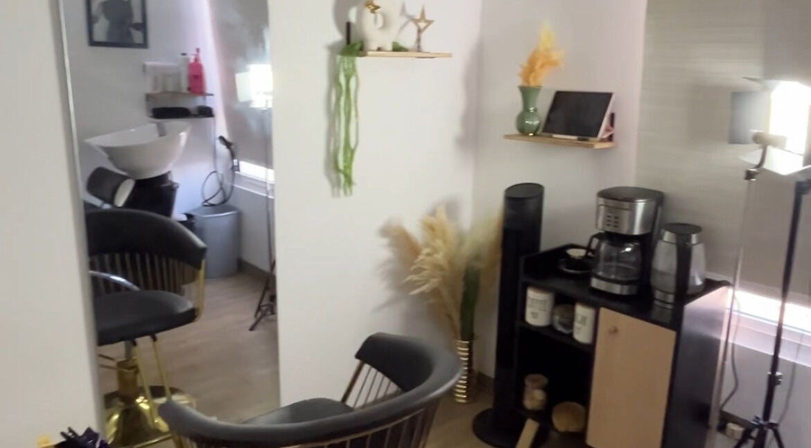 Stylish interior of Ali artist studio in Santiago, Región Metropolitana, CL with modern decor and seating.