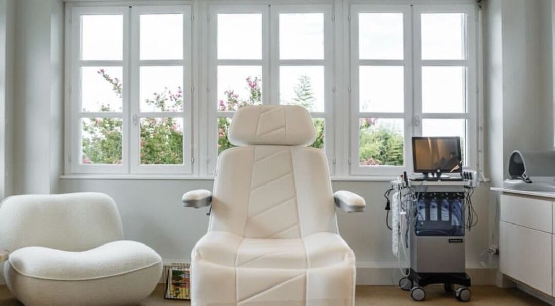 Salon lumineux à Ana Paula Praticienne Massage Et Bien-être, Bayonne, Nouvelle-Aquitaine, FR.