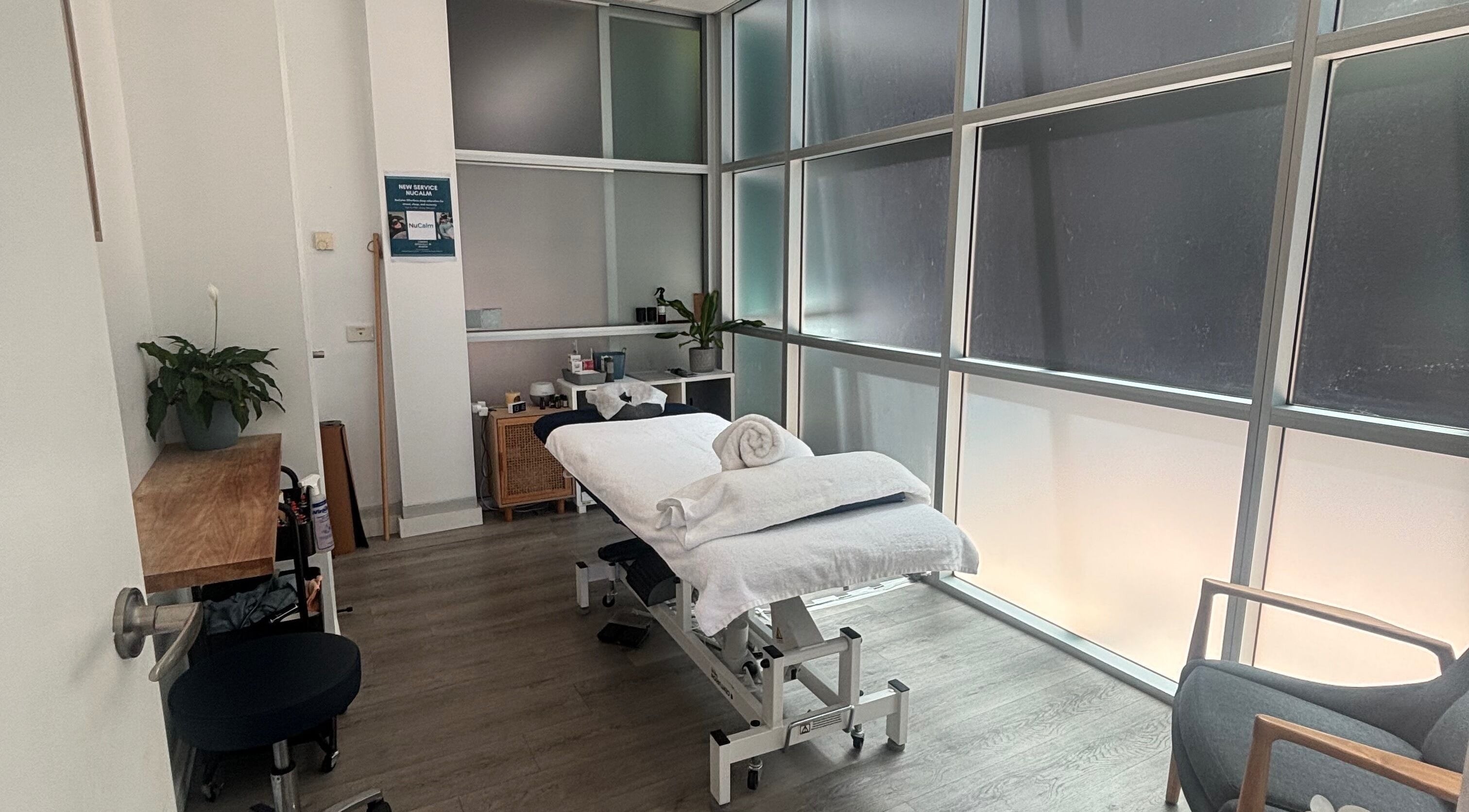 Relaxing massage room at SN Sports Massage Therapy, Brookvale, New South Wales, AU with comfortable setup.