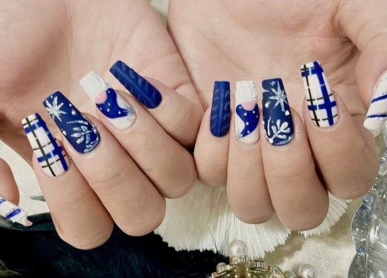 Thiết kế móng tay độc đáo màu xanh tại Hanoi Nail & Lash, Hà Nội, Hà Nội, VN.