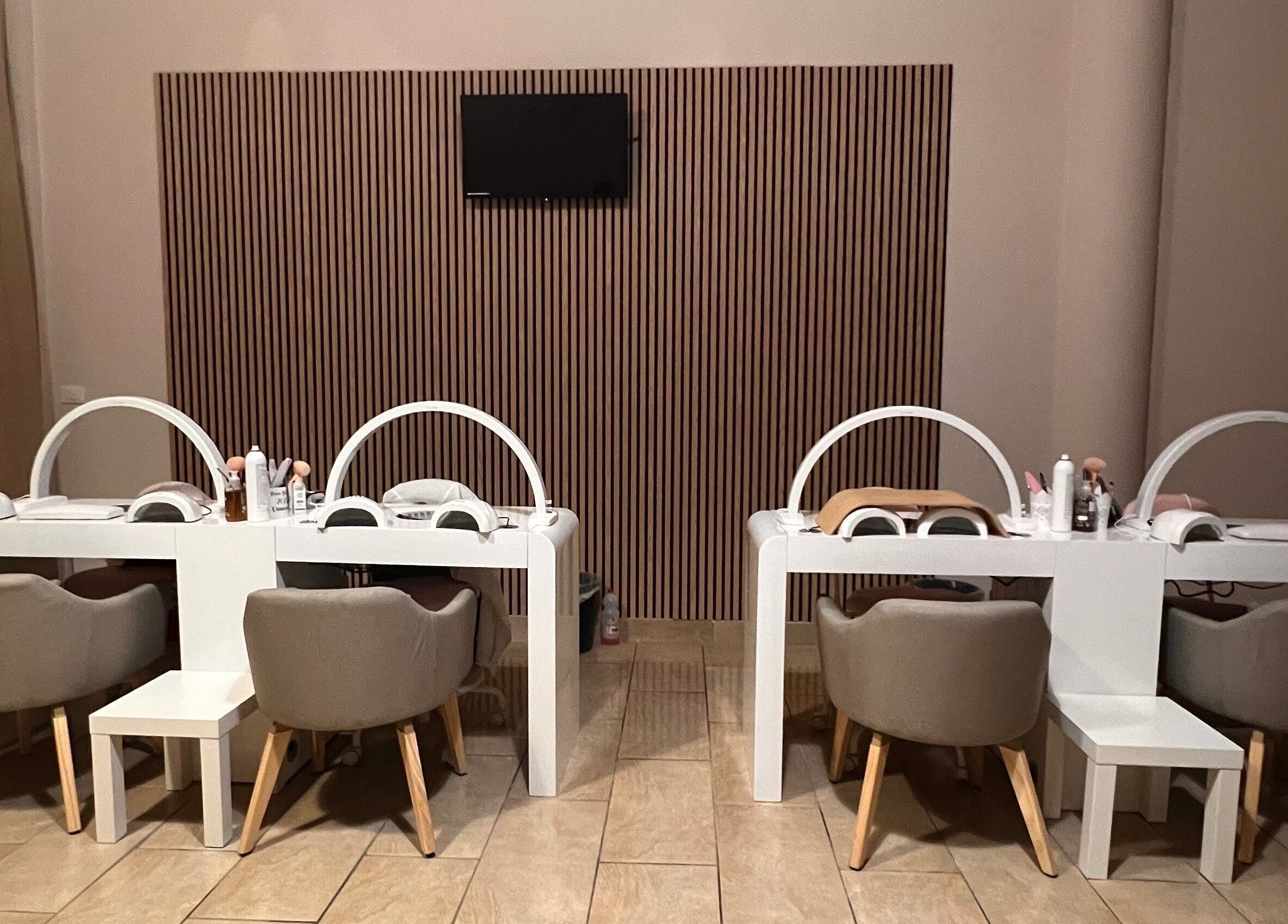 Elegante postazione manicure presso Adry Nails, L'aquila, Abruzzo, IT.